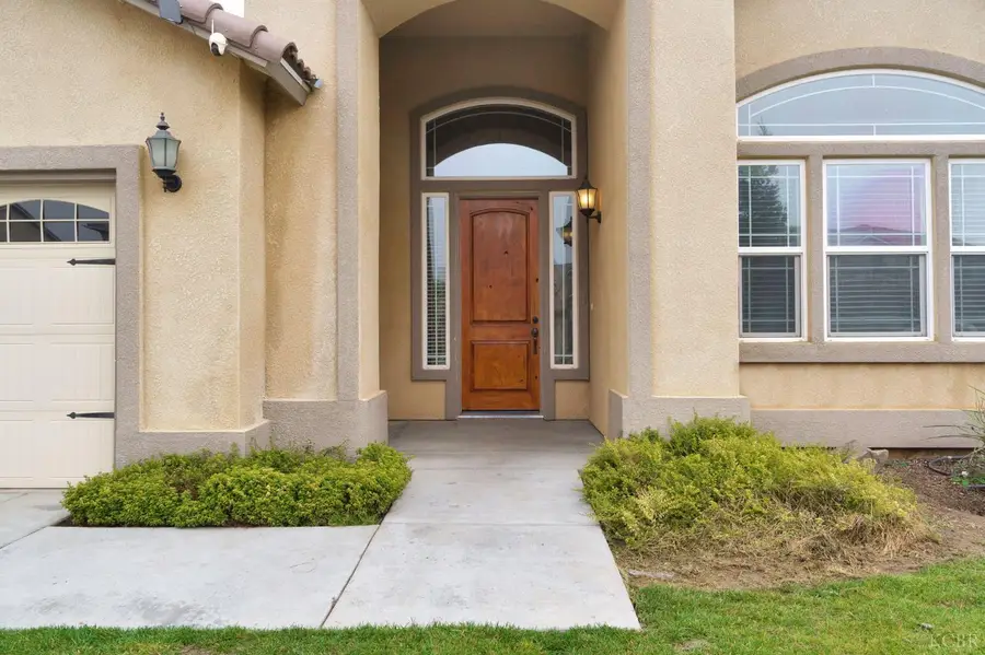 798 S Michelle Avenue, Kerman, CA 93630 - Image #2