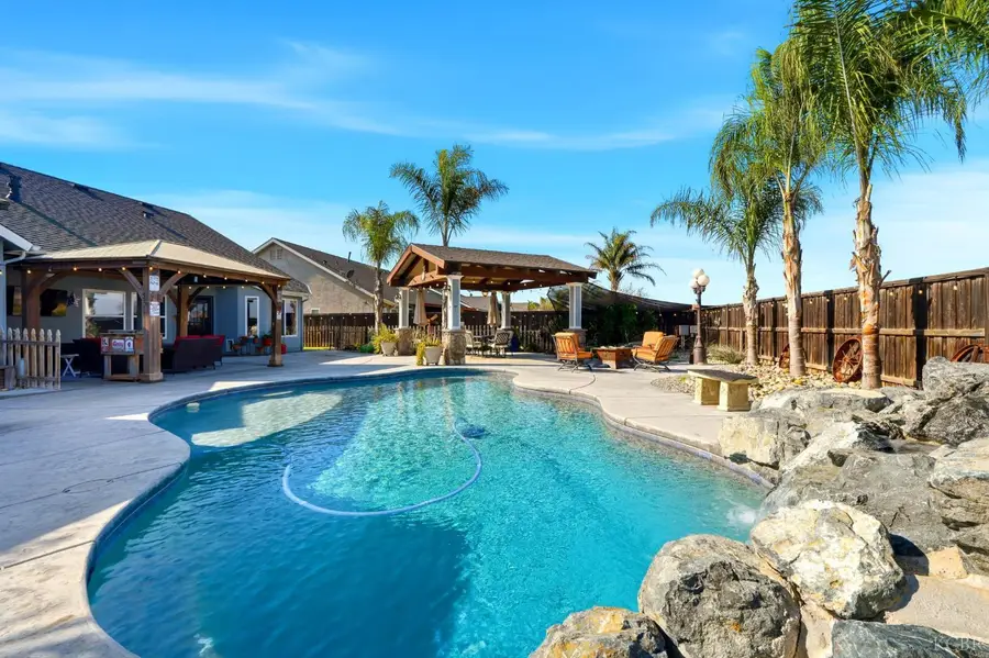 1528 Castoro Way, Hanford, CA 93230 - Image #2
