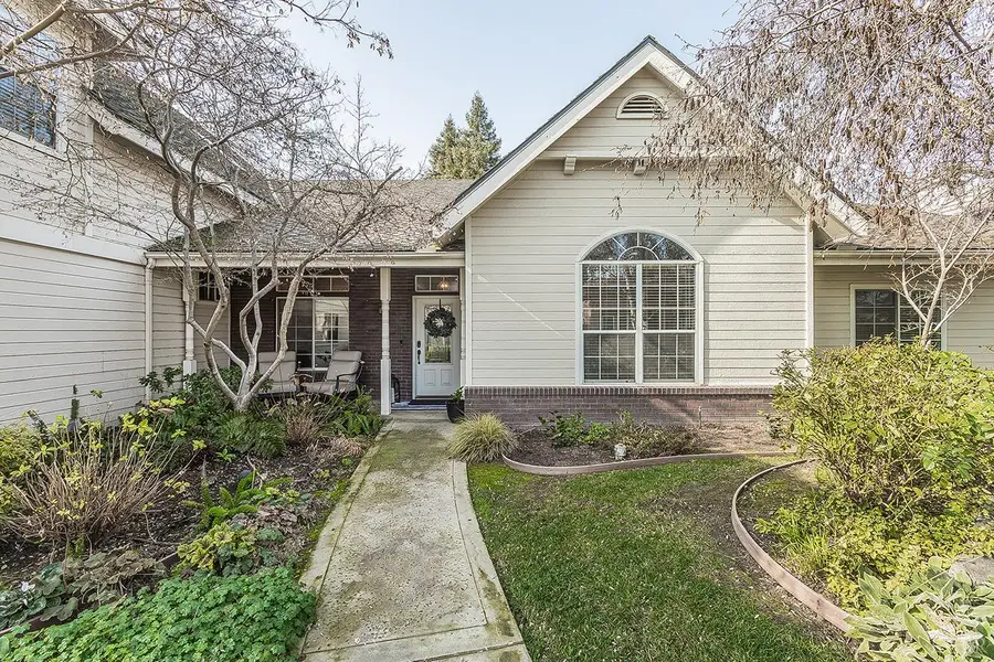 2409 SE Cottonwood Circle, Visalia, CA 93277 - #2