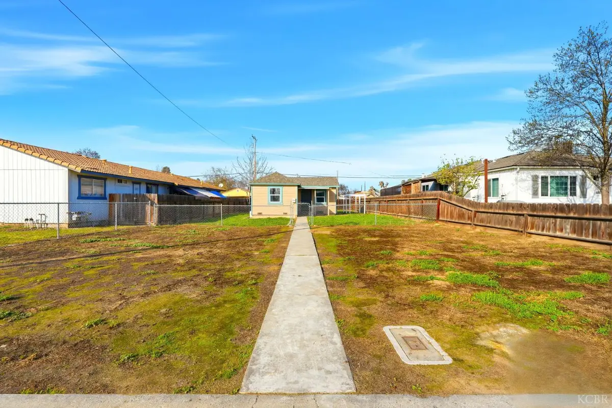 402 E Elm Street, Hanford, CA 93230 - #1