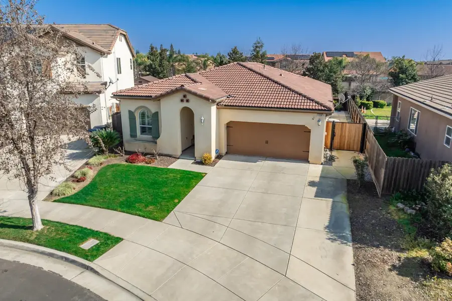 1334 N Vickie Court, Visalia, CA 93291 - Image #2