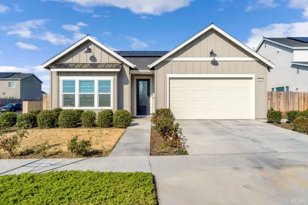 102 E Tyler Avenue, Visalia, CA 93292