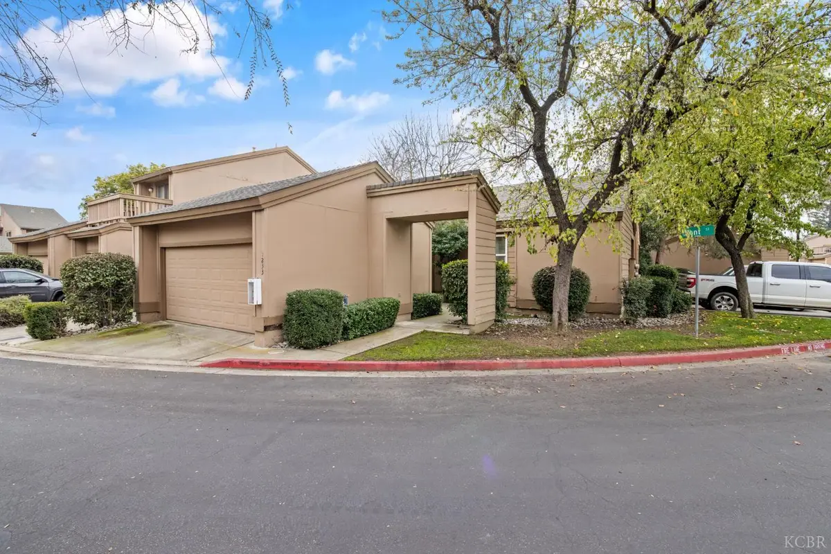 1233 S Kent Street, Visalia, CA 93277 - #1