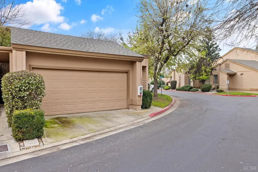 1233 S Kent Street, Visalia, CA 93277 - #3