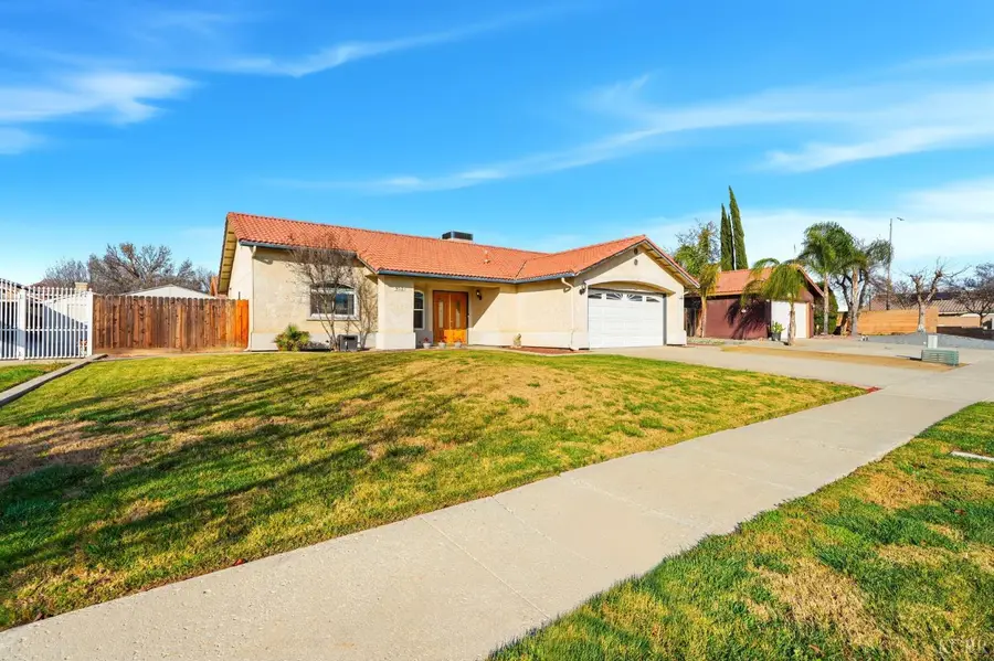 952 Scotland Street, Lemoore, CA 93245 - #3