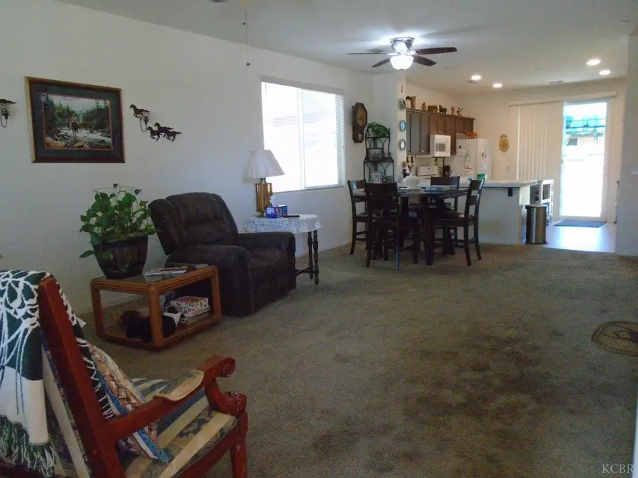 1383 Manor Avenue, Hanford, CA 93230 - #3