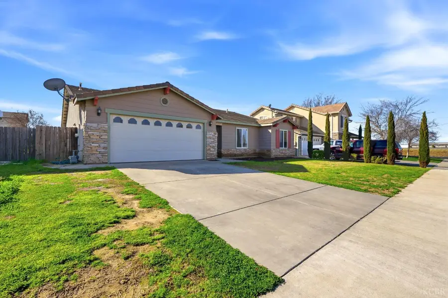 1079 W Ambassador Drive, Hanford, CA 93230 - #3
