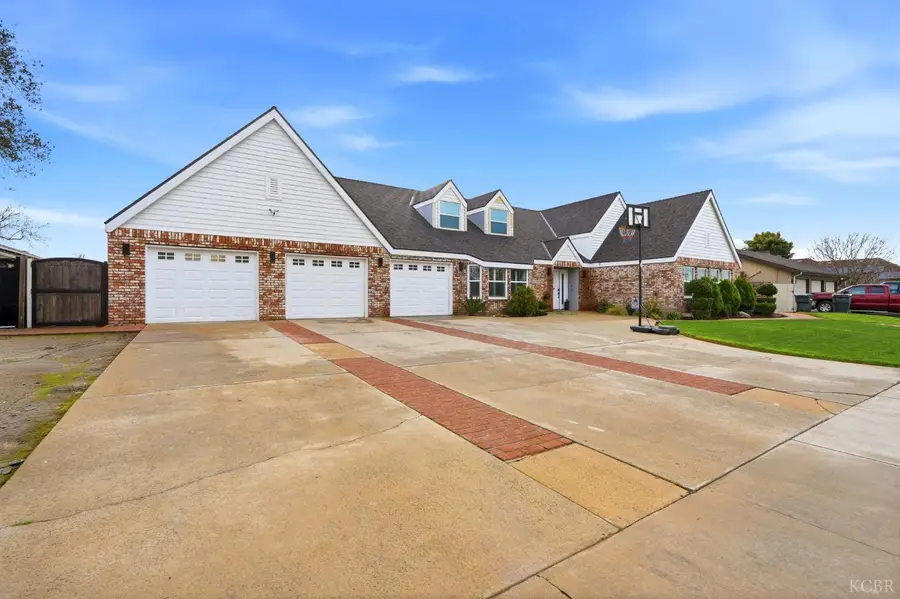 1145 Campus Drive, Hanford, CA 93230 - #3