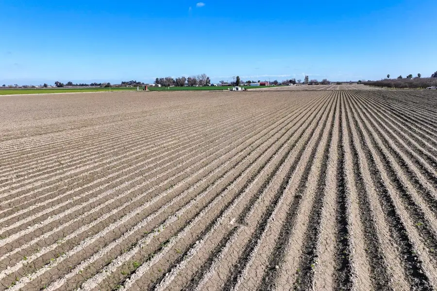 16441 Iona Avenue, Lemoore, CA 93245 - #2