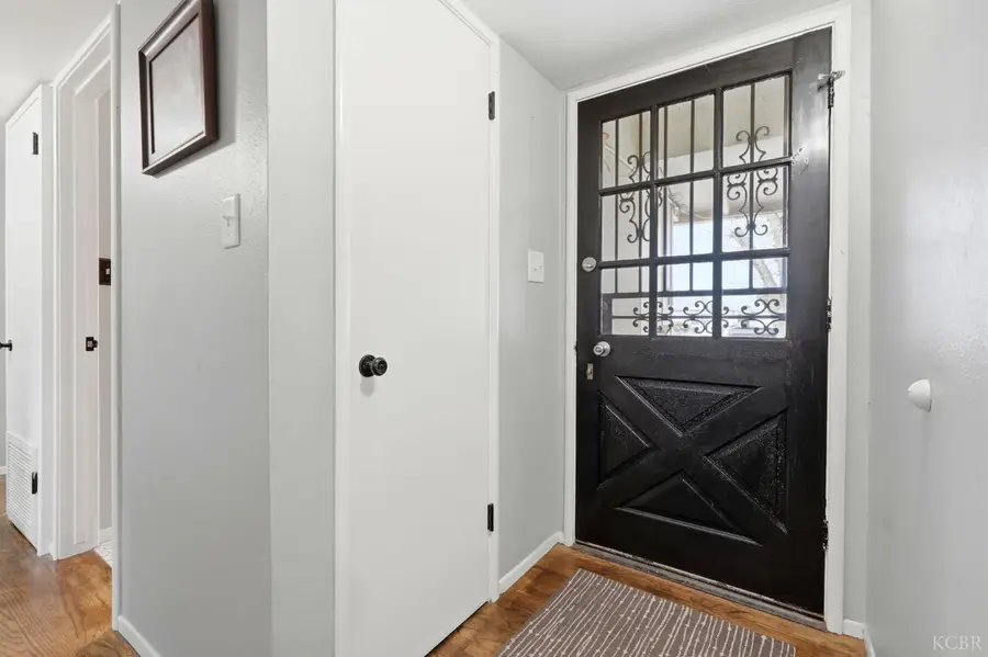 129 W Terrace Drive, Hanford, CA 93230 - #2