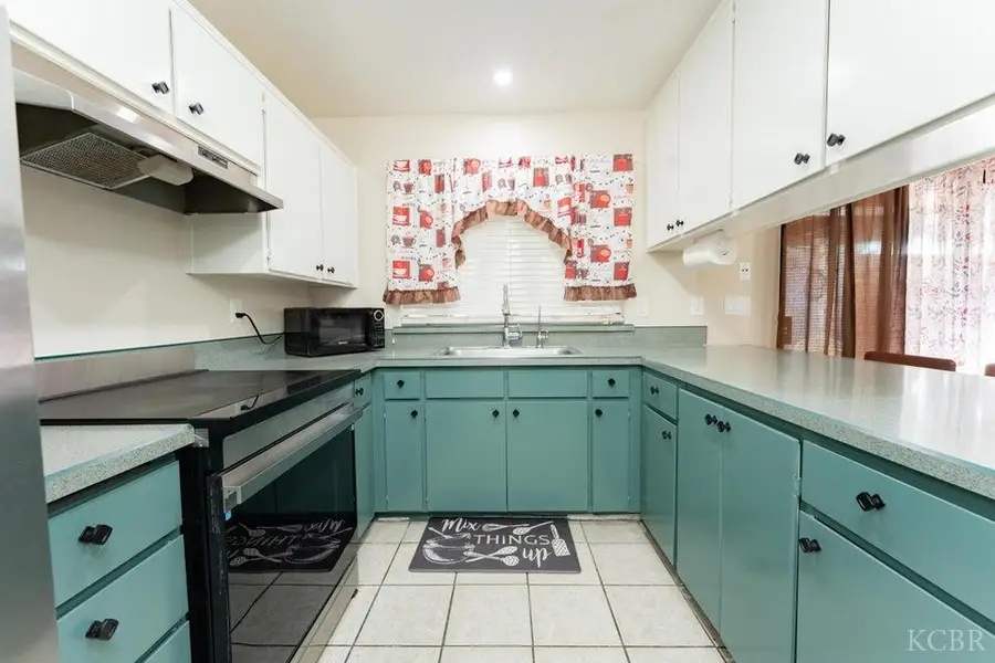 1818 S Cain Street, Visalia, CA 93292 - #3