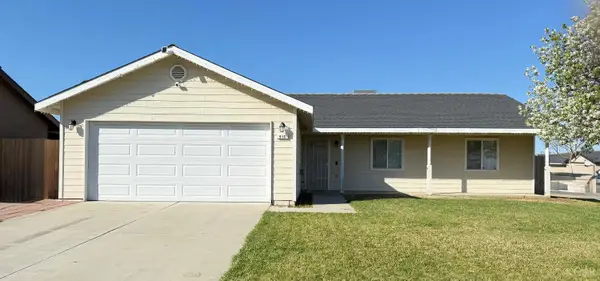 916 W Mammoth Pool Way, Hanford, CA 93230