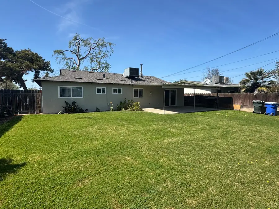 2215 N Mayfair Drive, Hanford, CA 93230 - #2