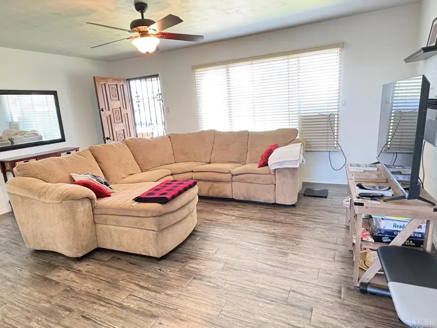1215 Washington Street, Hanford, CA 93230 - #3