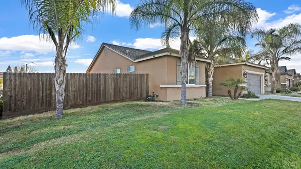 3004 SE La Vida Court, Visalia, CA 93292