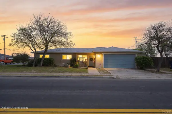 1901 N Kensington Way N, Hanford, CA 93230