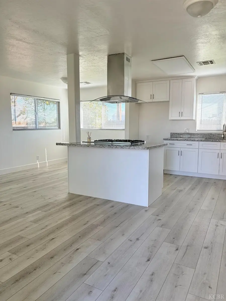 1913 Stratford Way, Hanford, CA 93230 - #2