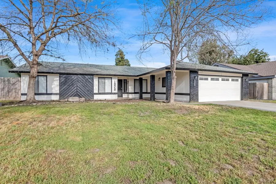 1828 S Hillcrest Drive, Visalia, CA 93292 - #2