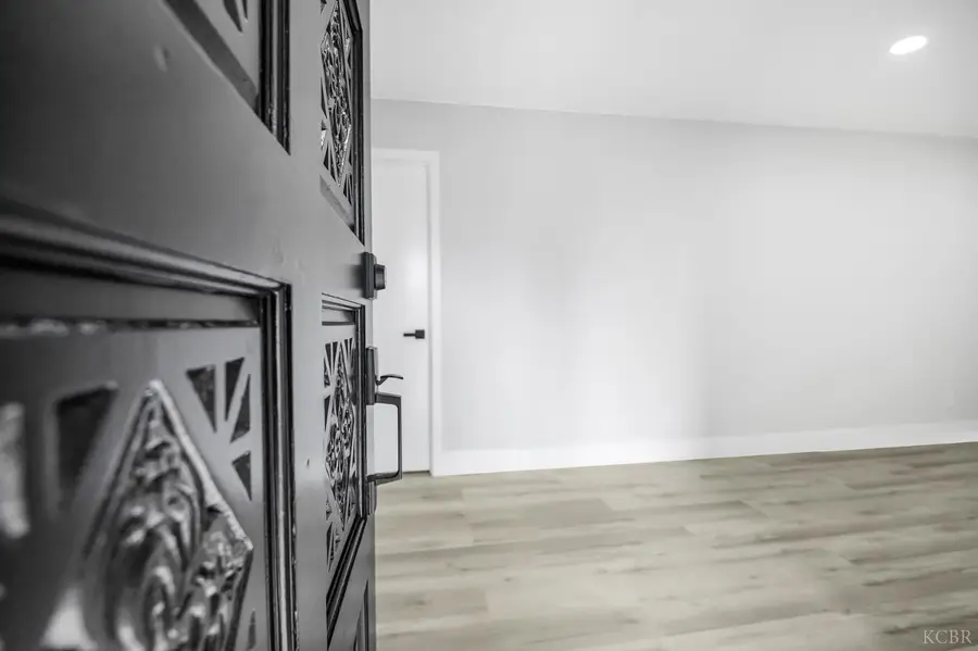 1828 S Hillcrest Drive, Visalia, CA 93292 - #3