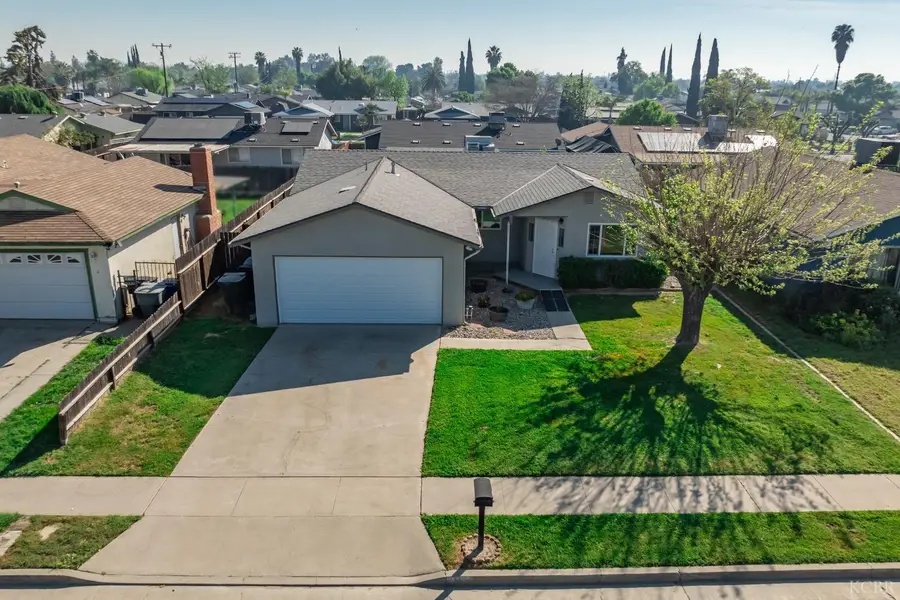 1165 S 12th Ave, Hanford, CA 93230 - #2