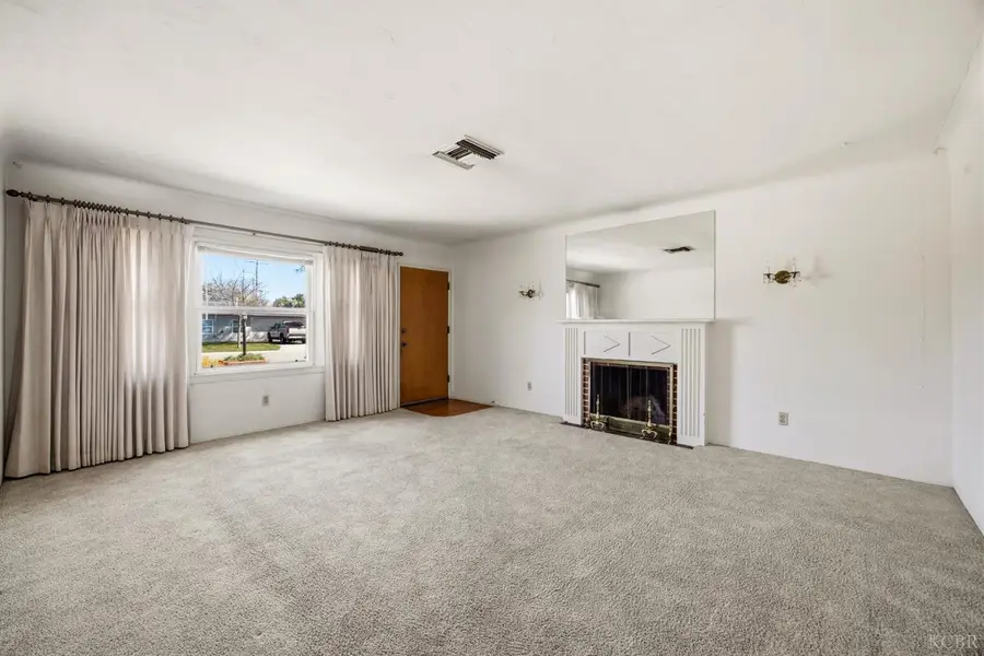 2080 Mckinley Avenue, Hanford, CA 93230 - #2
