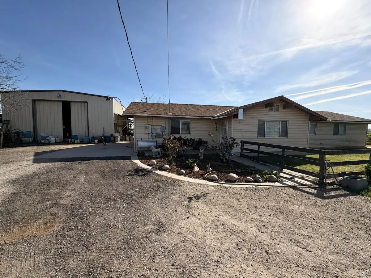 875 W Laguna Avenue, Riverdale, CA 93656 - #1