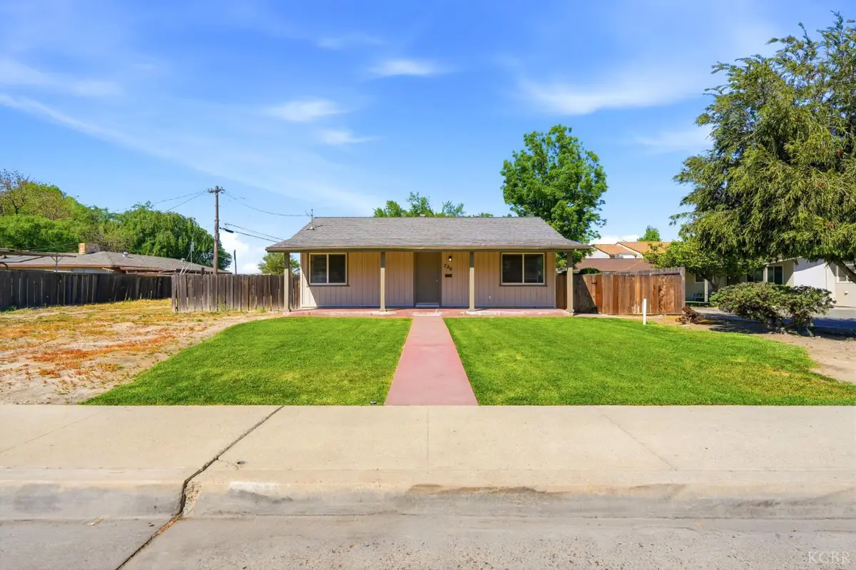 730 W D Street, Lemoore, CA 93245 - #1