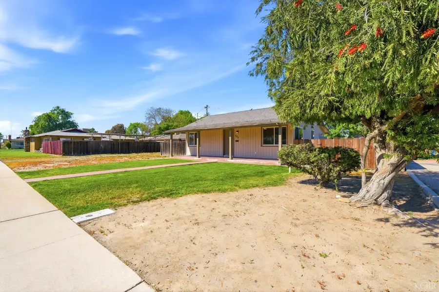 730 W D Street, Lemoore, CA 93245 - #2