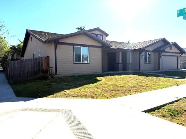2347 E Jefferson Avenue, Reedley, CA 93654 - #2