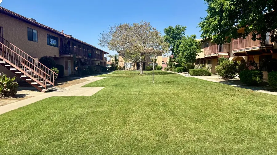 880 Greenfield Avenue, Hanford, CA 93230 - #2