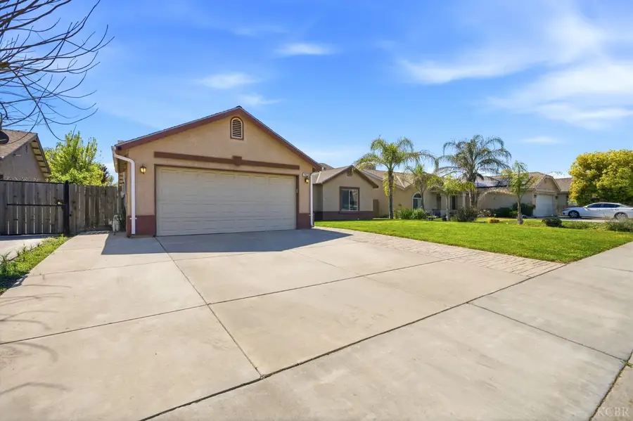 1849 W Spring Crest Street, Hanford, CA 93230 - #3