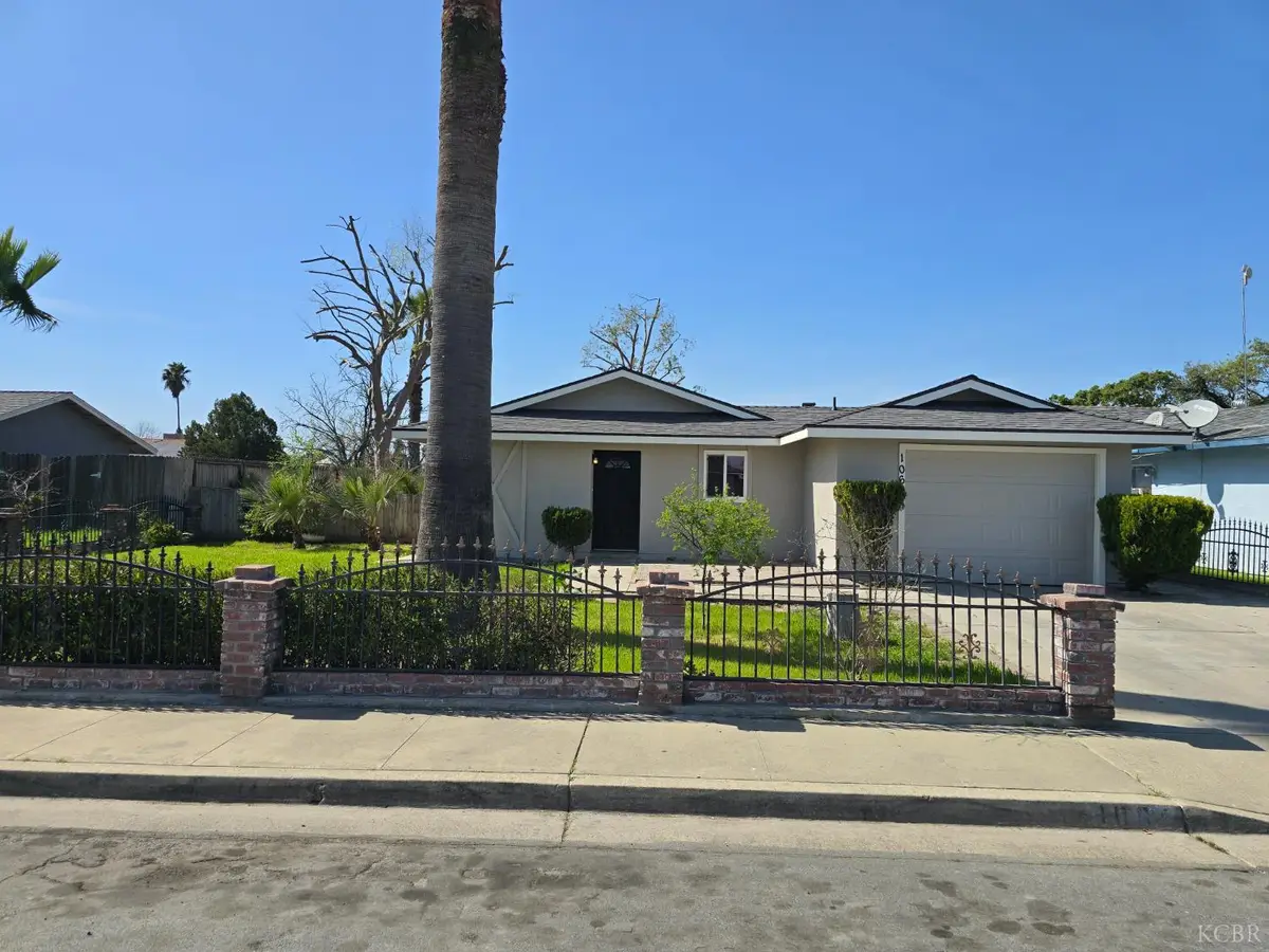 1064 S Anacapa Avenue, Hanford, CA 93230 - #1