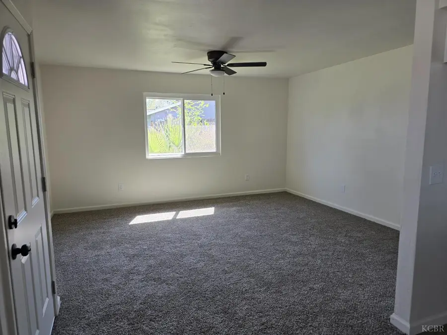 1064 S Anacapa Avenue, Hanford, CA 93230 - #2