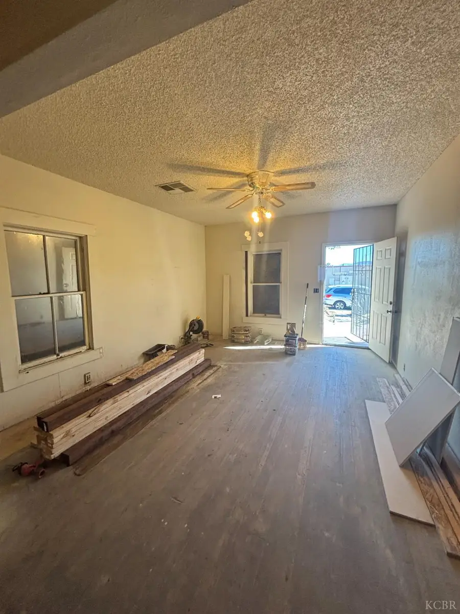 301 E Merced Street, Avenal, CA 93204 - #3