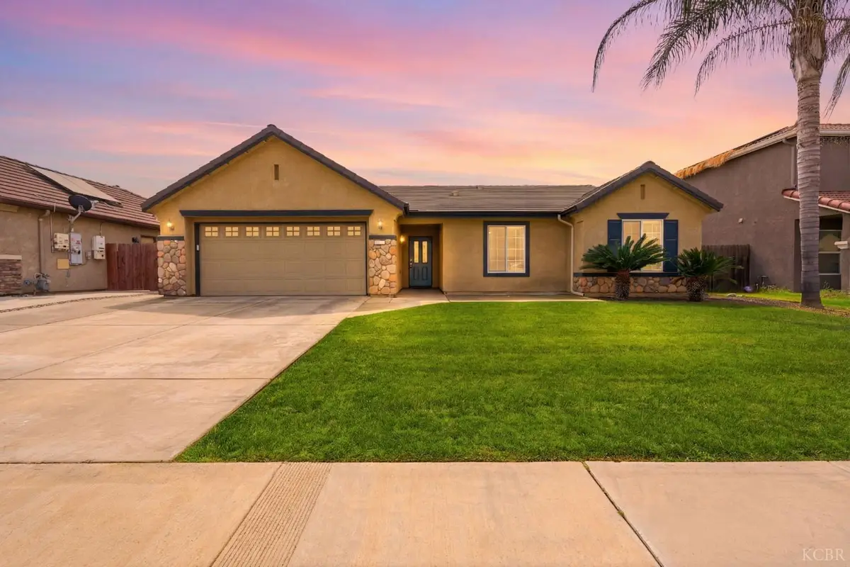 1059 W Ambassador Dr, Hanford, CA 93230 - #1