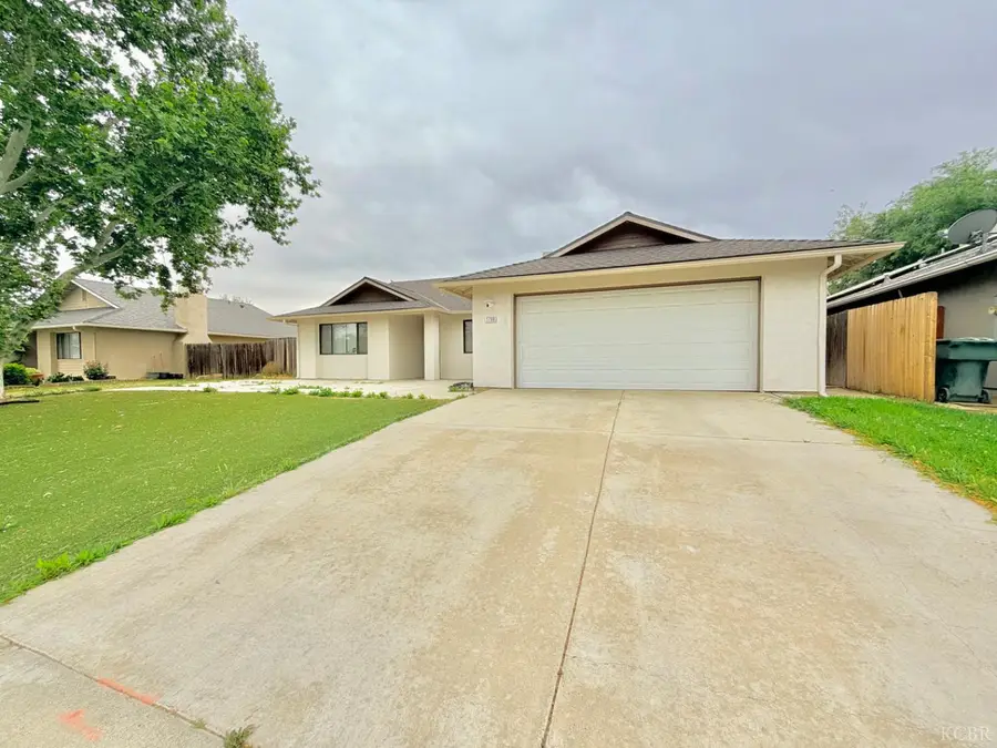 1708 Saltbrush Avenue, Coalinga, CA 93210 - #3