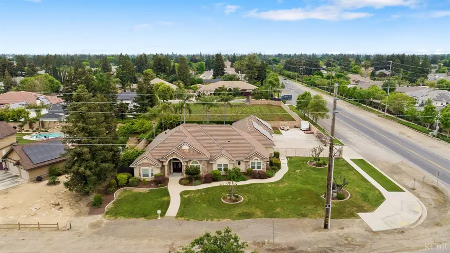 1928 S Shirk Road S, Visalia, CA 93277 - #2