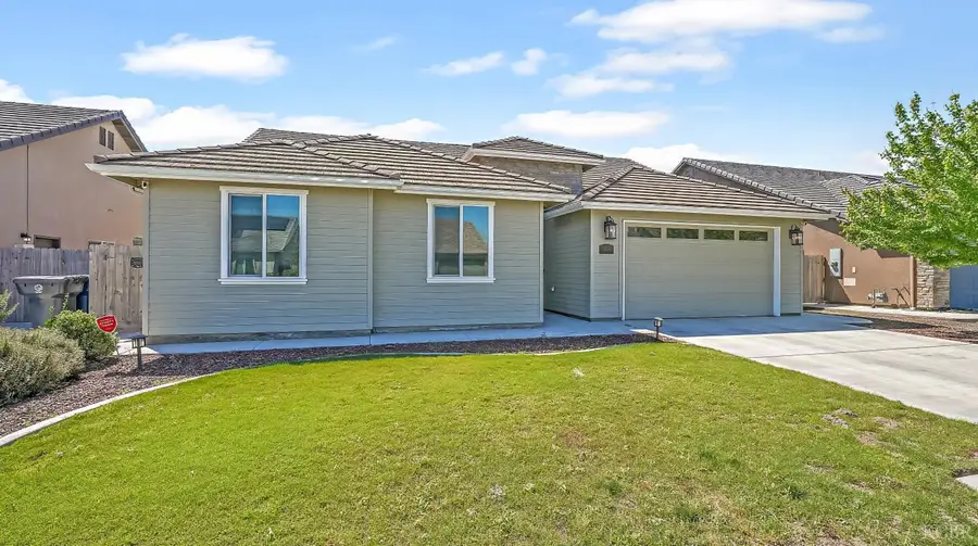 2067 Mount Stewart Avenue, Tulare, CA 93274 - #3