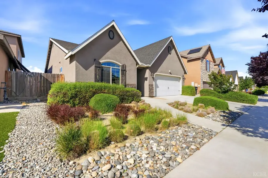 2122 W Bryman Street, Hanford, CA 93230 - #3