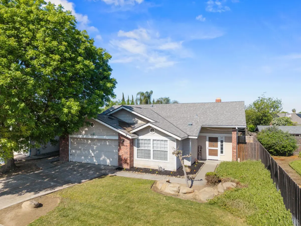 2166 Fernwood Drive, Hanford, CA 93230 - #1