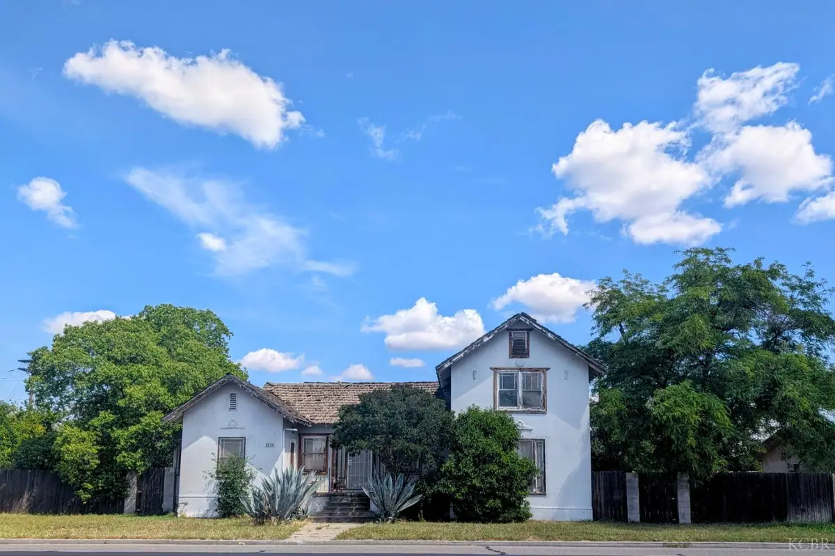 2214 S Court Street, Visalia, CA 93277 - #1