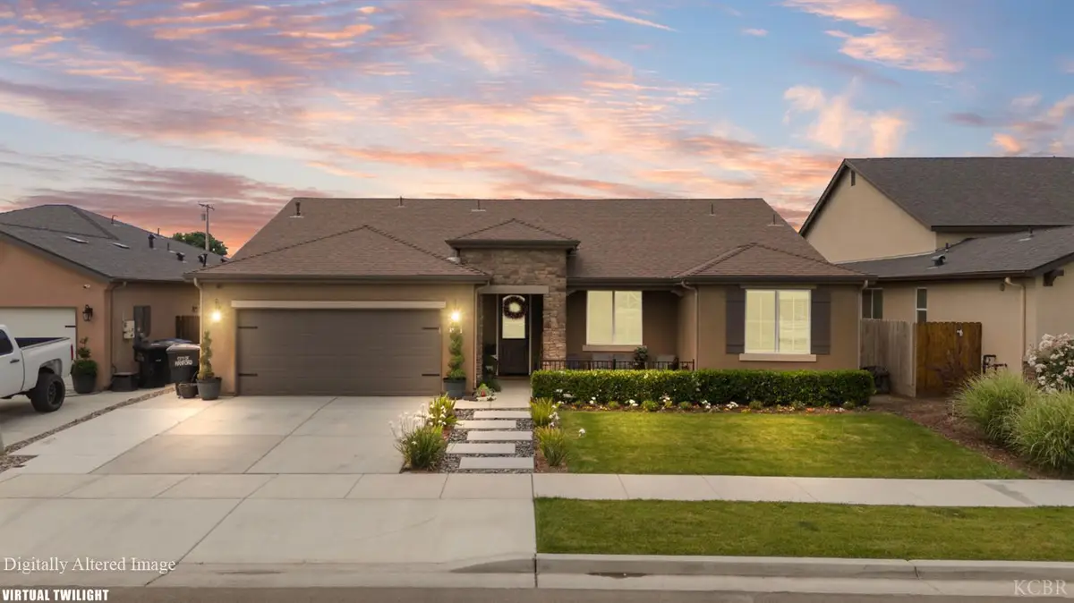 1371 W Sawtooth Place, Hanford, CA 93230 - #1