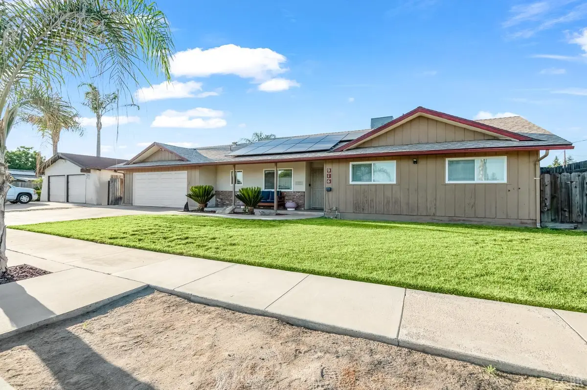 916 E Royal Ann Avenue, Tulare, CA 93274 - #1