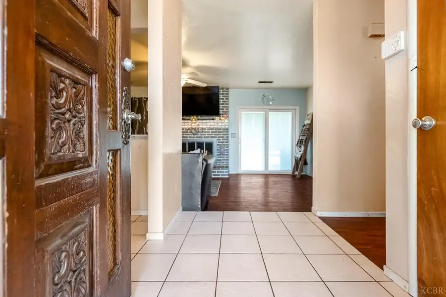 916 E Royal Ann Avenue, Tulare, CA 93274 - #2