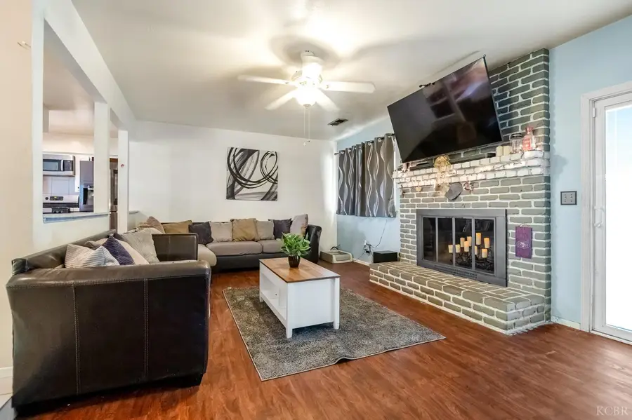 916 E Royal Ann Avenue, Tulare, CA 93274 - #3