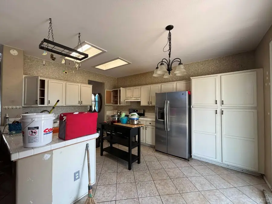 791 W Pebble Drive W, Hanford, CA 93230 - #3