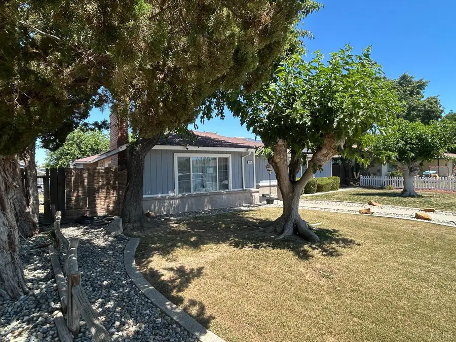420 W Houston Street, Coalinga, CA 93210 - #2