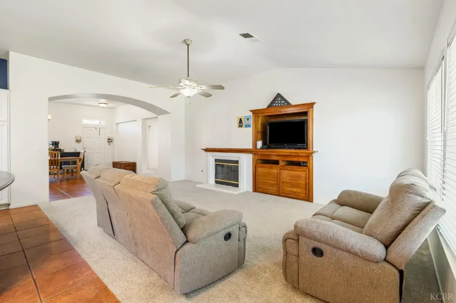 916 W Windsor Drive, Hanford, CA 93230 - #3