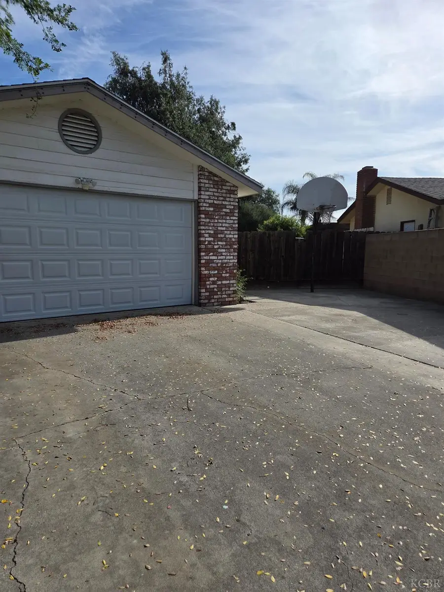 2889 Adrian Circle, Hanford, CA 93230 - #2