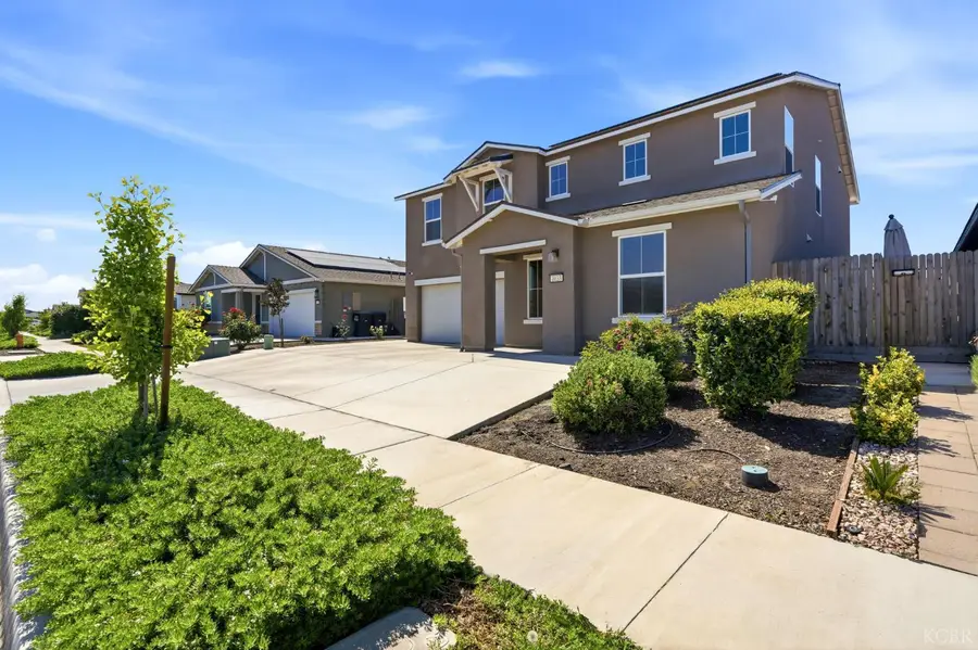 1033 E Loyola Avenue, Visalia, CA 93292 - #3